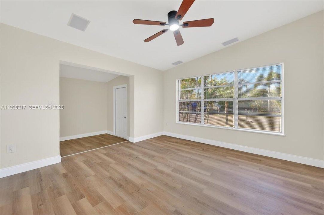 For Sale: $419,990 (3 beds, 1 baths, 878 Square Feet)