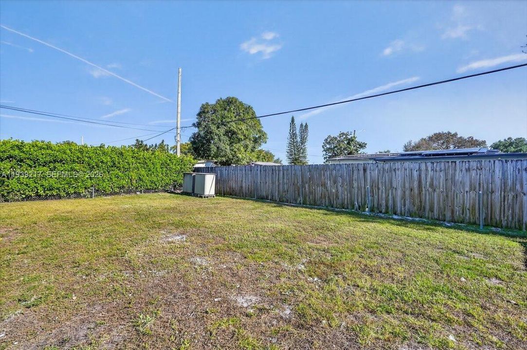 For Sale: $419,990 (3 beds, 1 baths, 878 Square Feet)