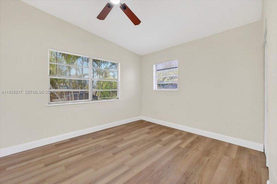 For Sale: $419,990 (3 beds, 1 baths, 878 Square Feet)