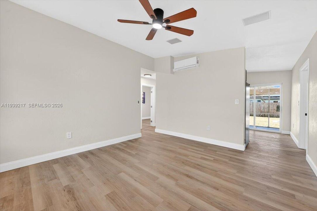 For Sale: $419,990 (3 beds, 1 baths, 878 Square Feet)