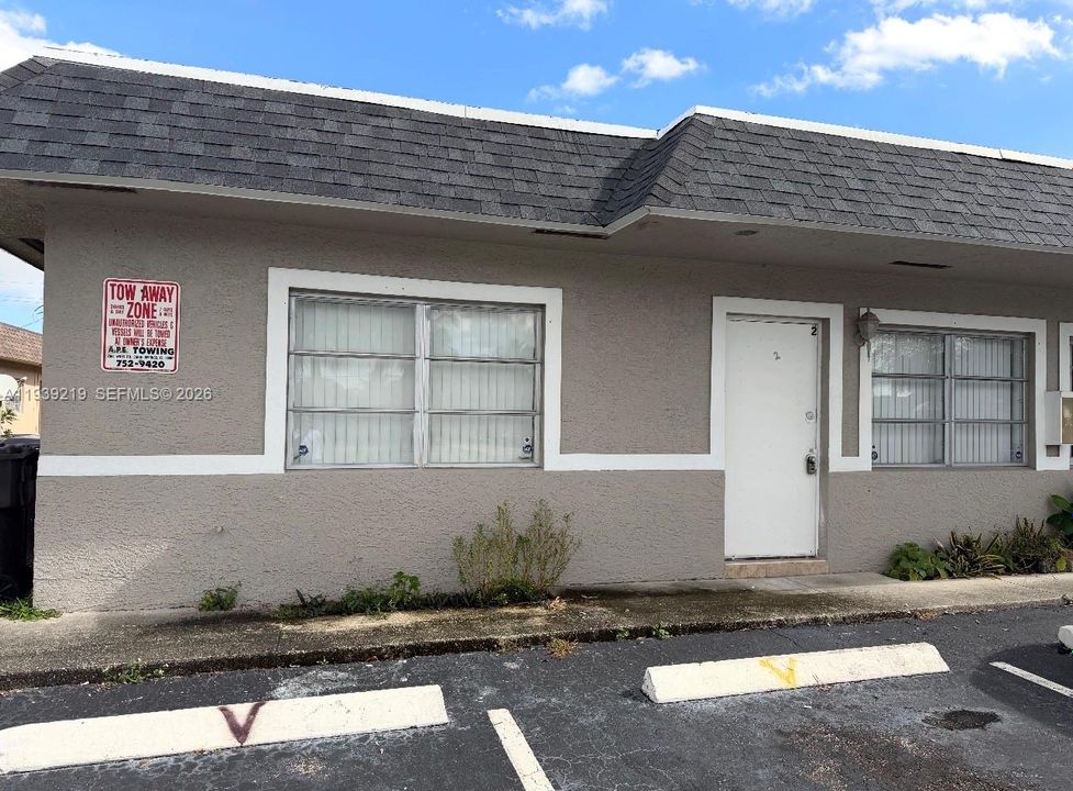 出租: $1,900 (2 贝兹, 1 浴室, 750 平方英尺)