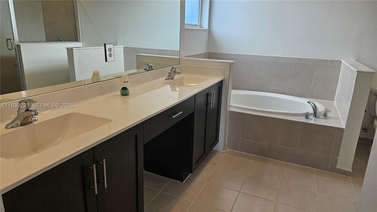 For Sale: $579,900 (5 beds, 3 baths, 2905 Square Feet)