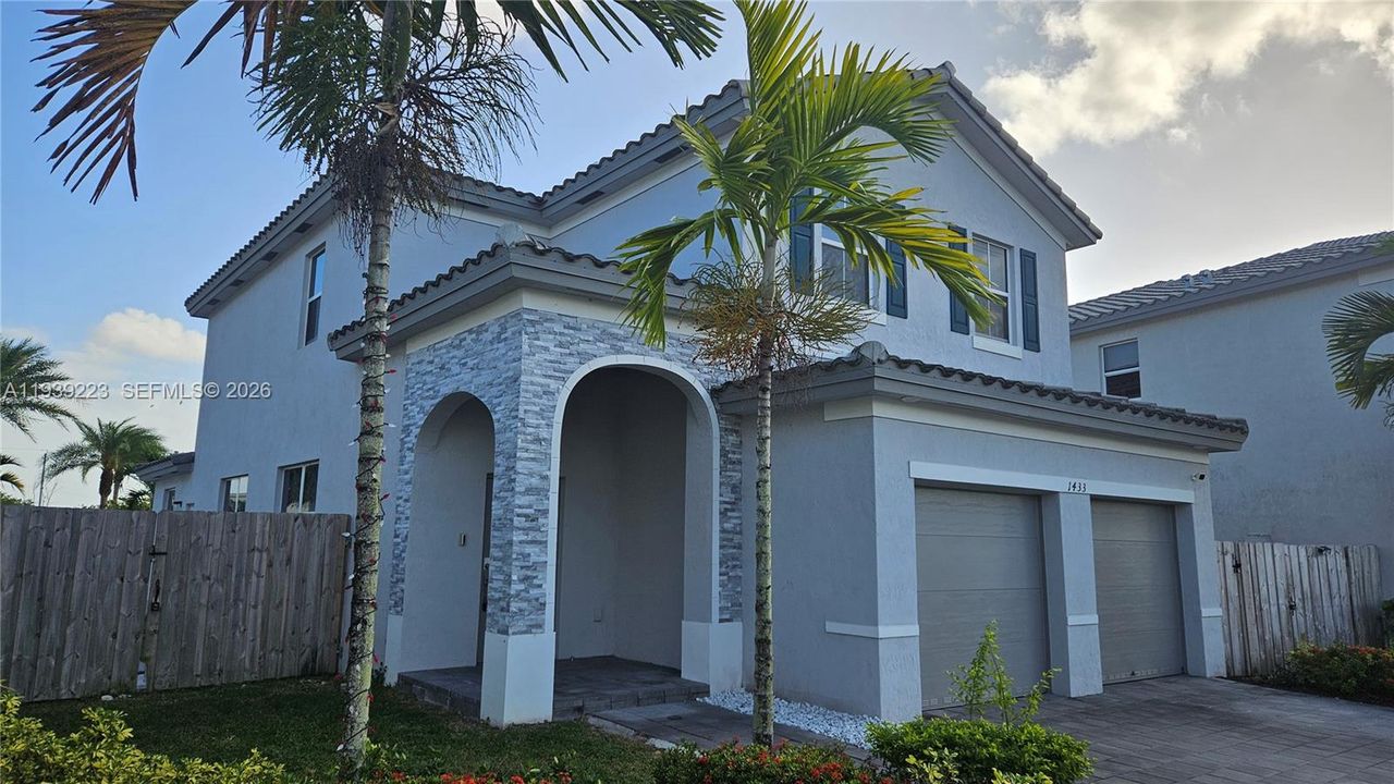 For Sale: $579,900 (5 beds, 3 baths, 2905 Square Feet)