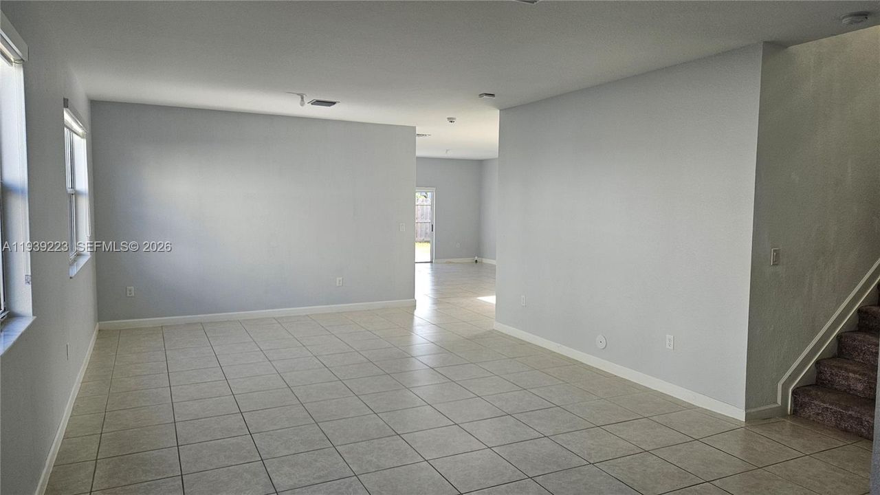 For Sale: $579,900 (5 beds, 3 baths, 2905 Square Feet)