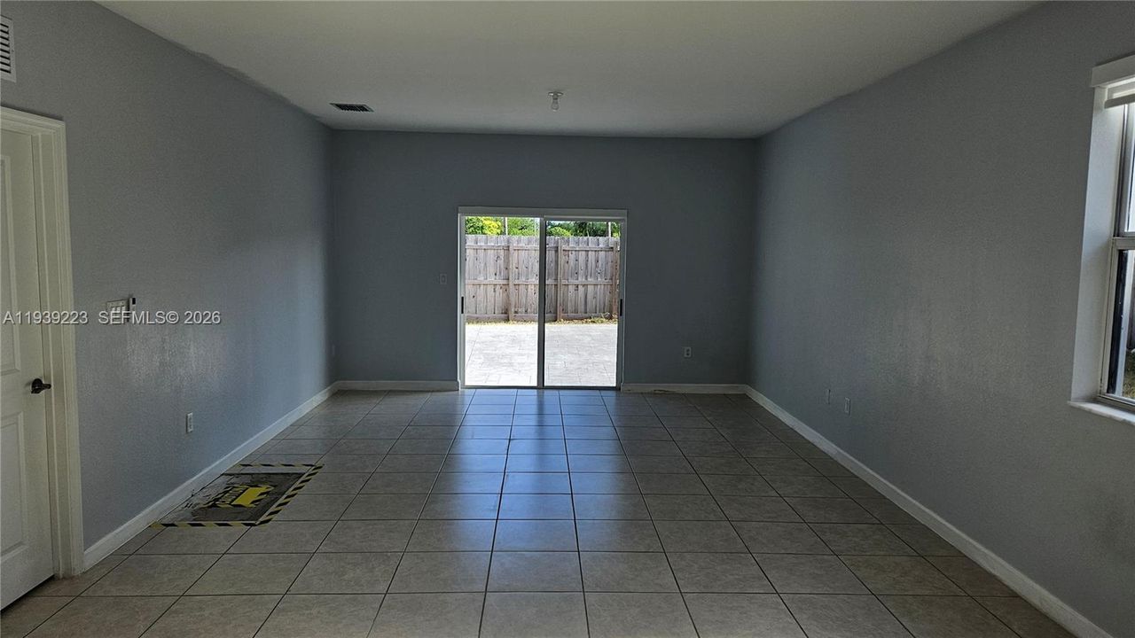 For Sale: $579,900 (5 beds, 3 baths, 2905 Square Feet)