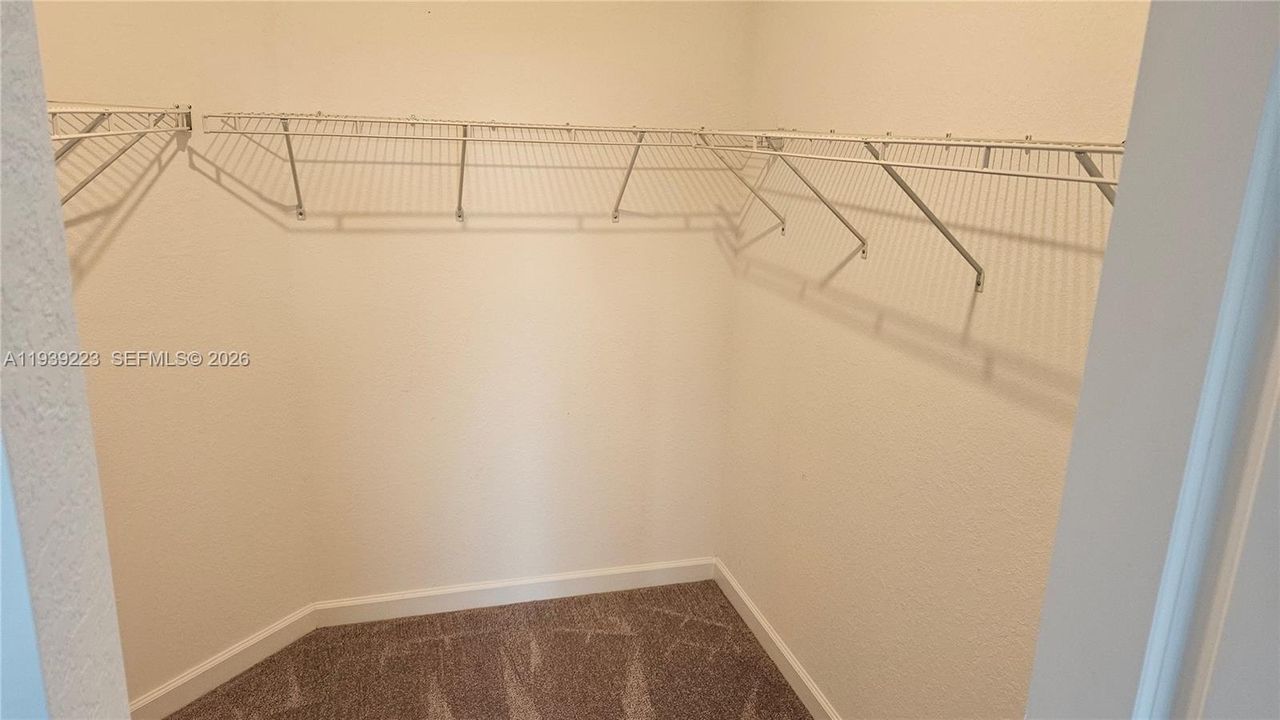 For Sale: $579,900 (5 beds, 3 baths, 2905 Square Feet)