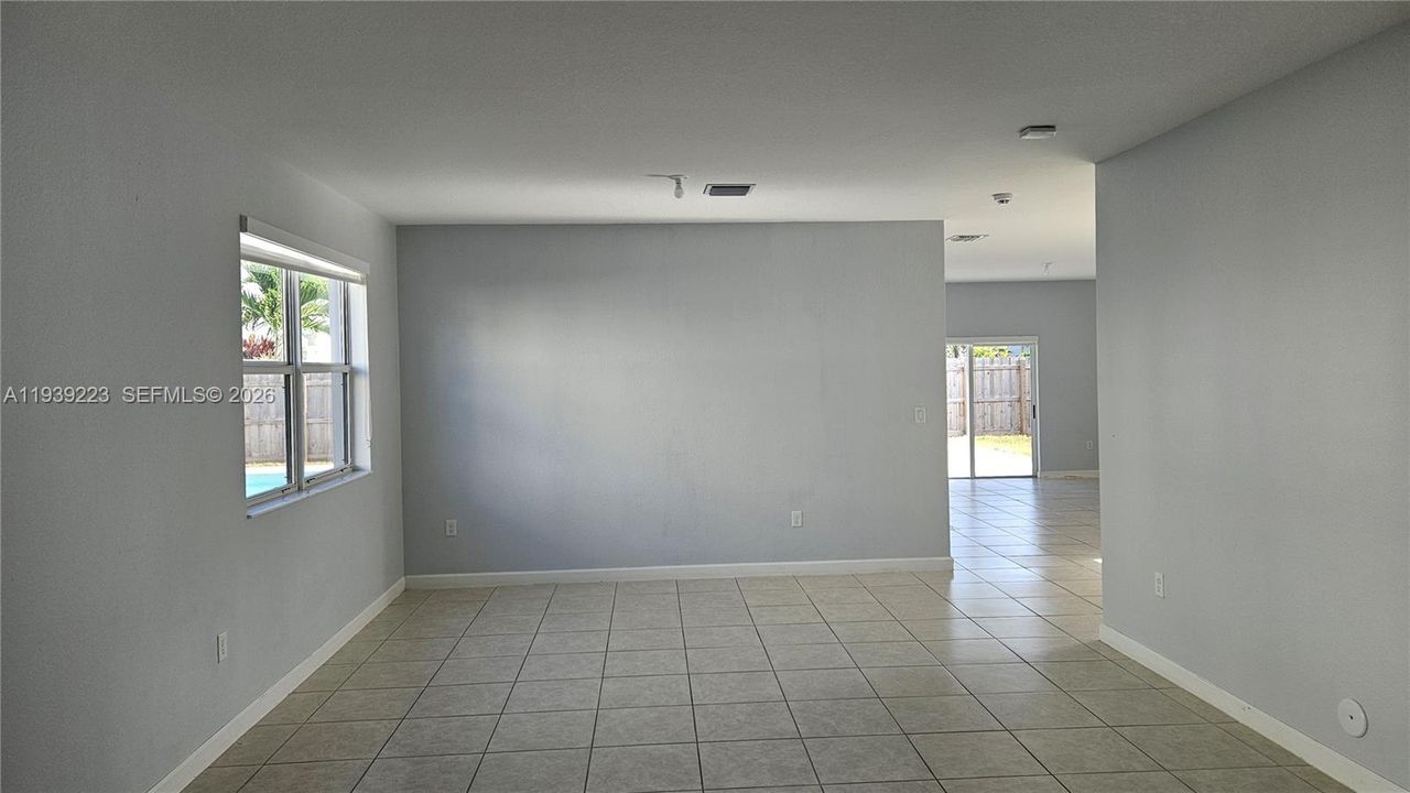 For Sale: $579,900 (5 beds, 3 baths, 2905 Square Feet)