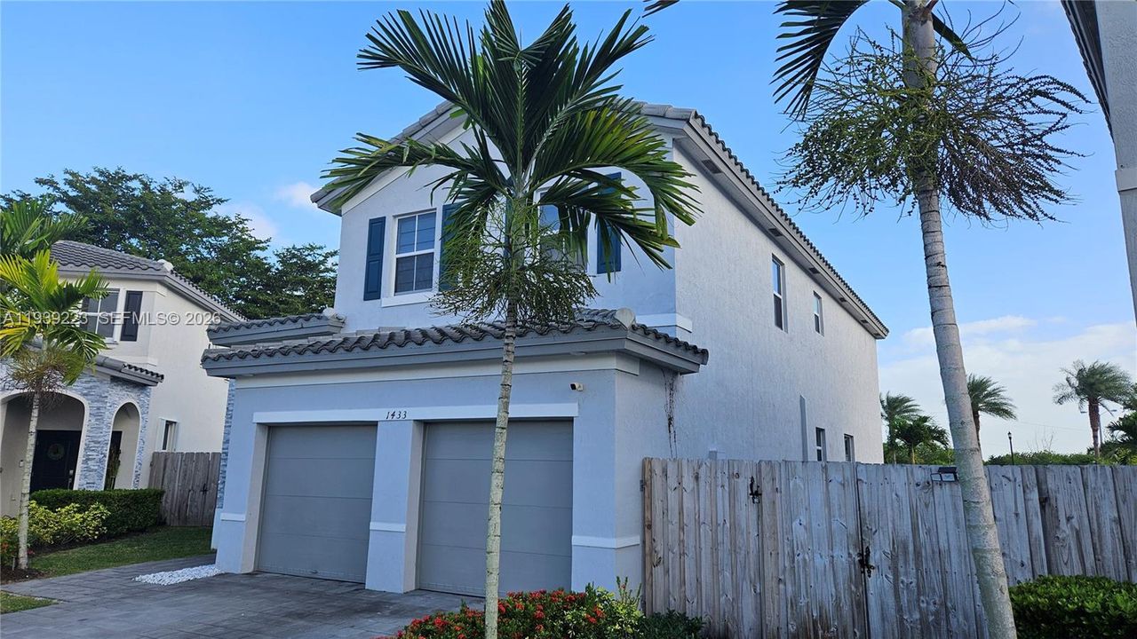 For Sale: $579,900 (5 beds, 3 baths, 2905 Square Feet)