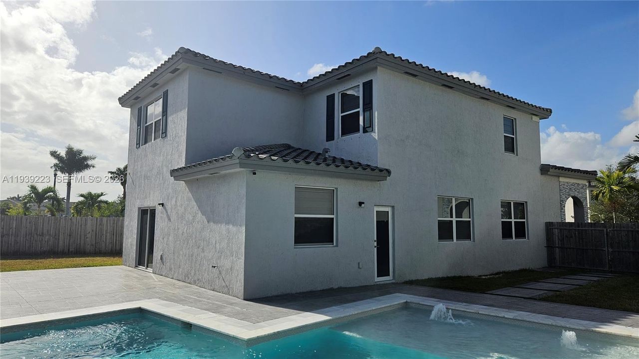 For Sale: $579,900 (5 beds, 3 baths, 2905 Square Feet)