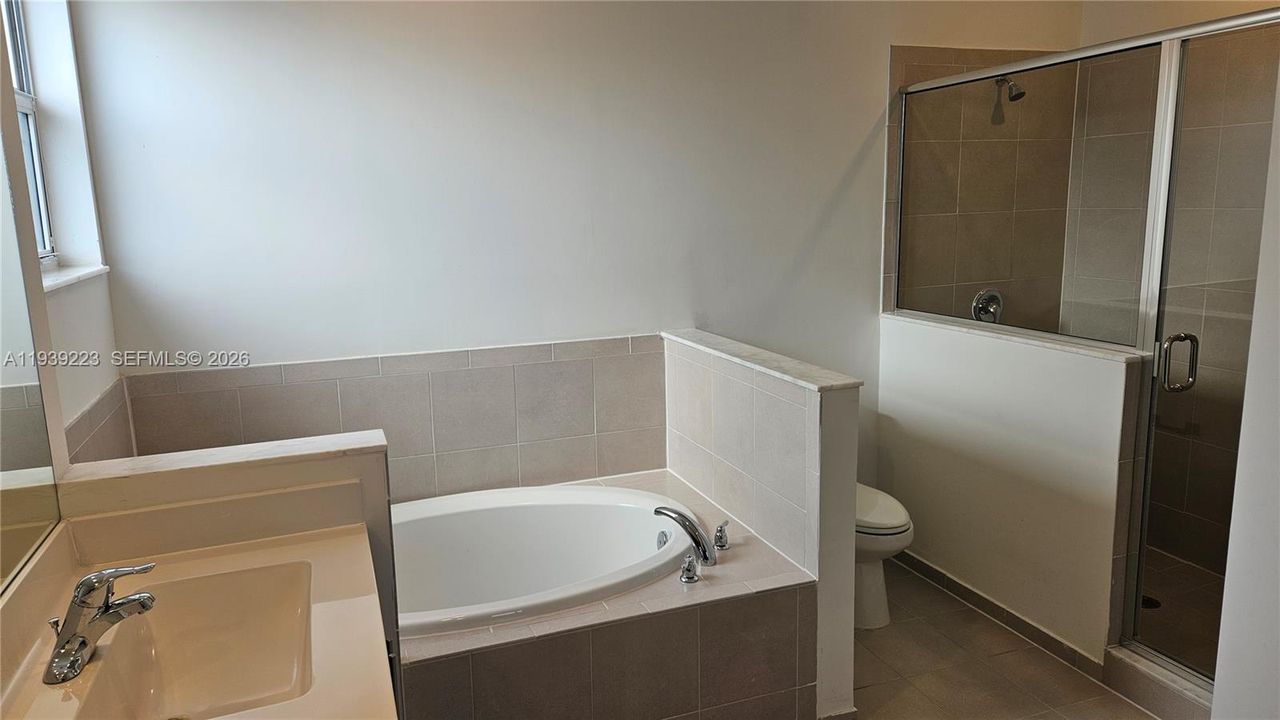 For Sale: $579,900 (5 beds, 3 baths, 2905 Square Feet)