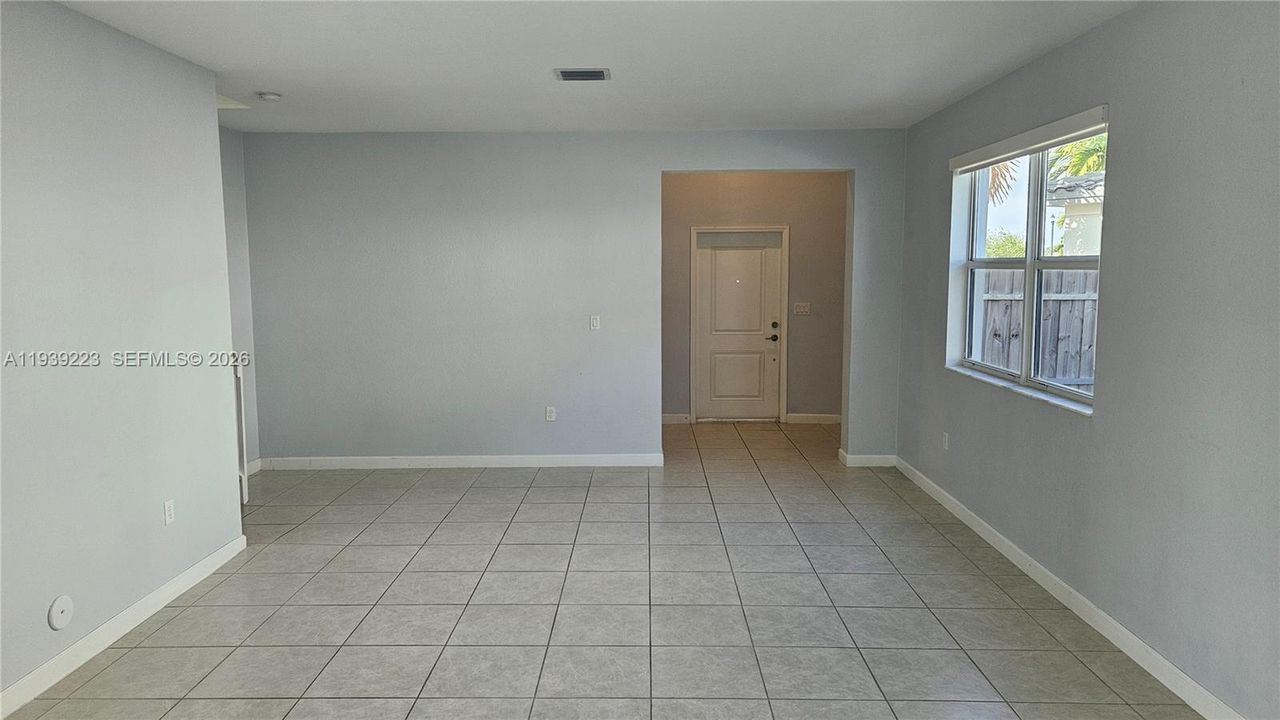 For Sale: $579,900 (5 beds, 3 baths, 2905 Square Feet)