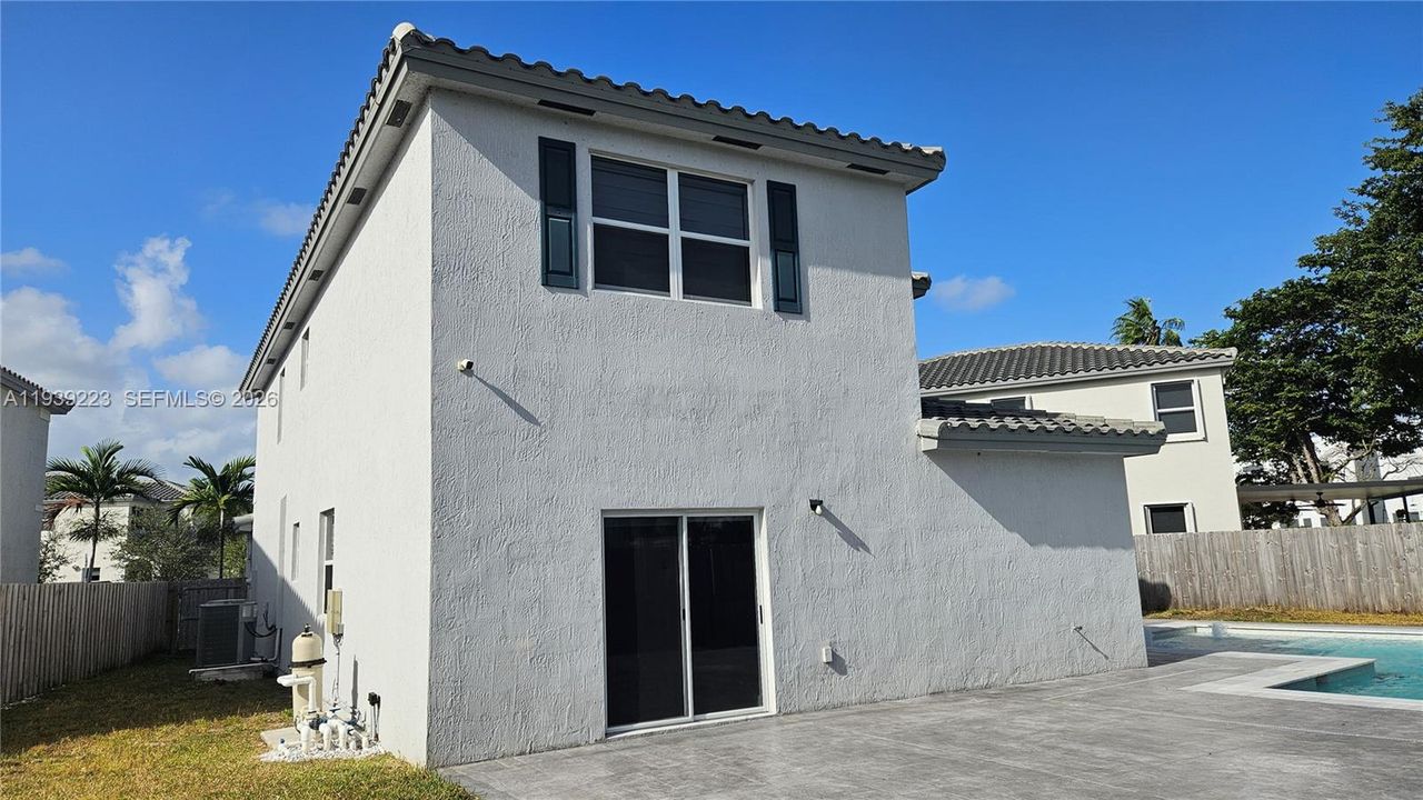 For Sale: $579,900 (5 beds, 3 baths, 2905 Square Feet)