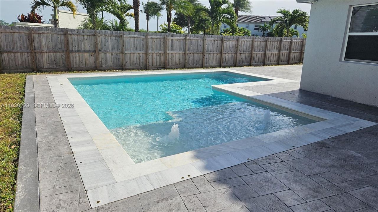 For Sale: $579,900 (5 beds, 3 baths, 2905 Square Feet)