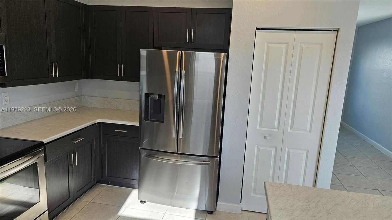 For Sale: $579,900 (5 beds, 3 baths, 2905 Square Feet)