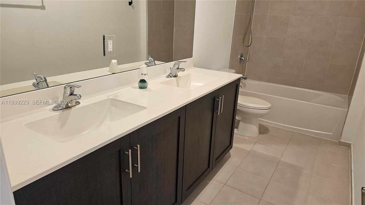 For Sale: $579,900 (5 beds, 3 baths, 2905 Square Feet)