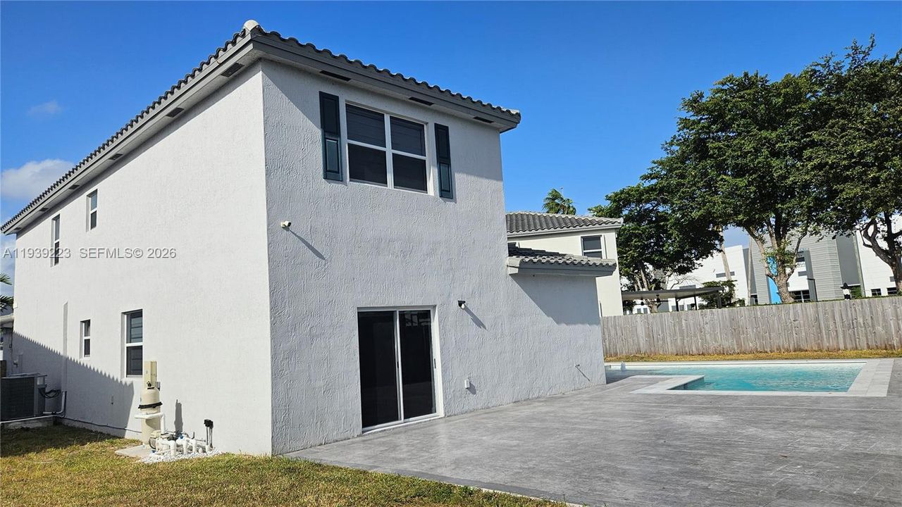 For Sale: $579,900 (5 beds, 3 baths, 2905 Square Feet)