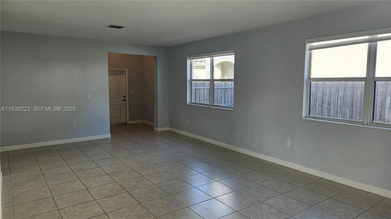 For Sale: $579,900 (5 beds, 3 baths, 2905 Square Feet)