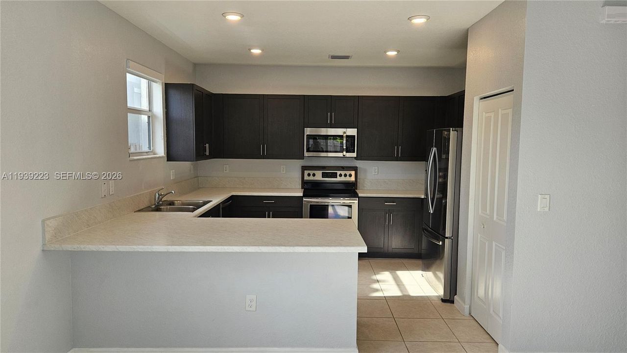 For Sale: $579,900 (5 beds, 3 baths, 2905 Square Feet)