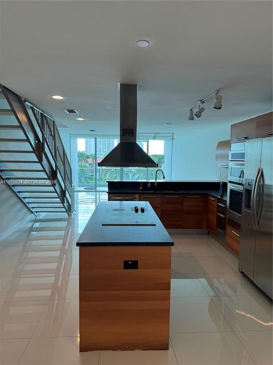 For Sale: $785,000 (2 beds, 3 baths, 1552 Square Feet)