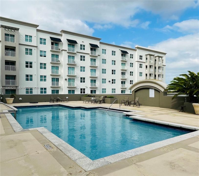 For Sale: $325,000 (1 beds, 1 baths, 770 Square Feet)