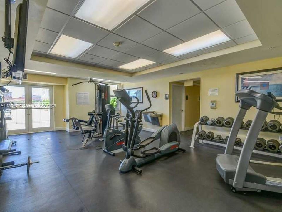 For Sale: $325,000 (1 beds, 1 baths, 770 Square Feet)