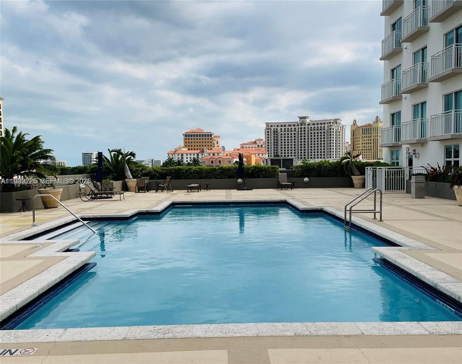 For Sale: $325,000 (1 beds, 1 baths, 770 Square Feet)