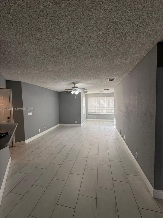 For Rent: $1,575 (1 beds, 1 baths, 712 Square Feet)