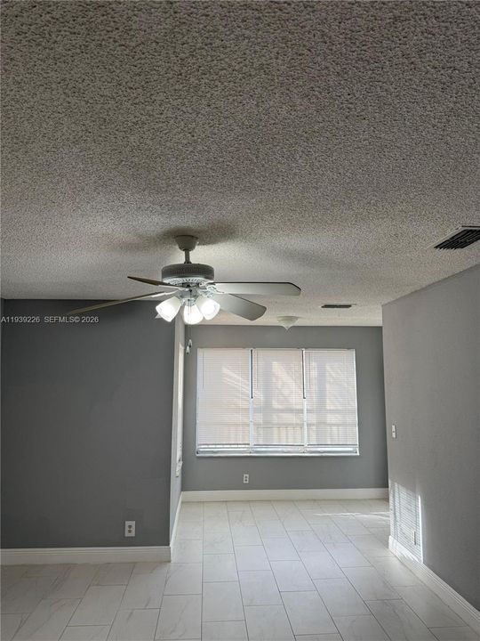 For Rent: $1,575 (1 beds, 1 baths, 712 Square Feet)