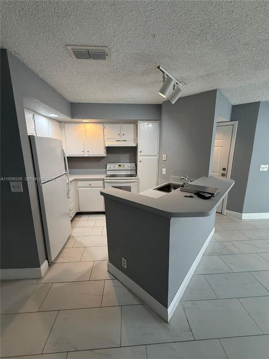 For Rent: $1,575 (1 beds, 1 baths, 712 Square Feet)