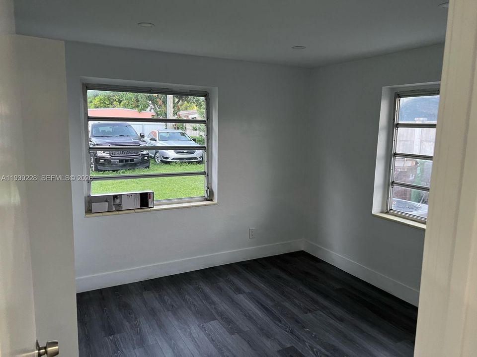 For Sale: $515,000 (3 beds, 1 baths, 962 Square Feet)