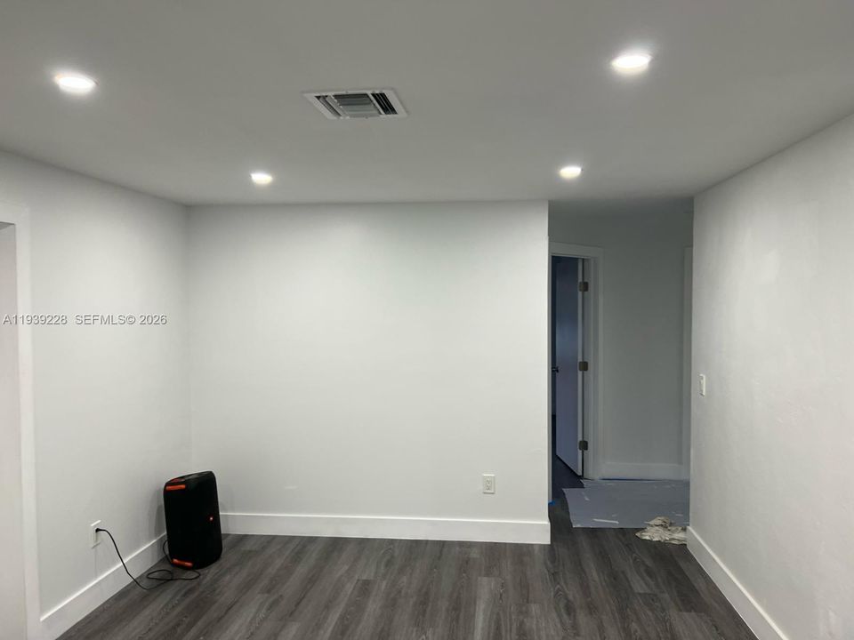 For Sale: $515,000 (3 beds, 1 baths, 962 Square Feet)