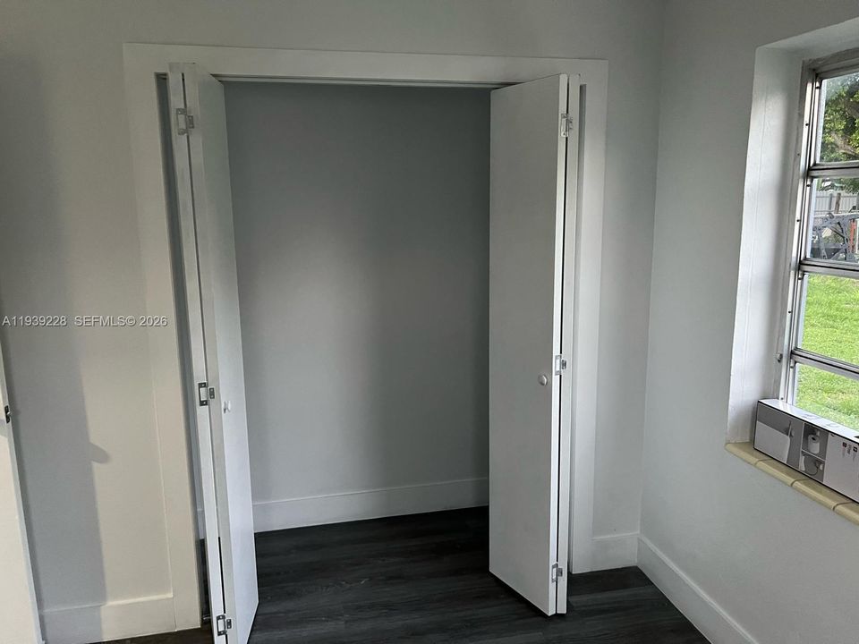 For Sale: $515,000 (3 beds, 1 baths, 962 Square Feet)