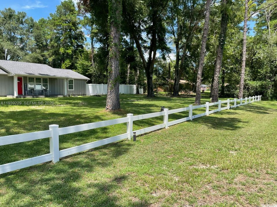 For Rent: $1,600 (3 beds, 2 baths, 1456 Square Feet)