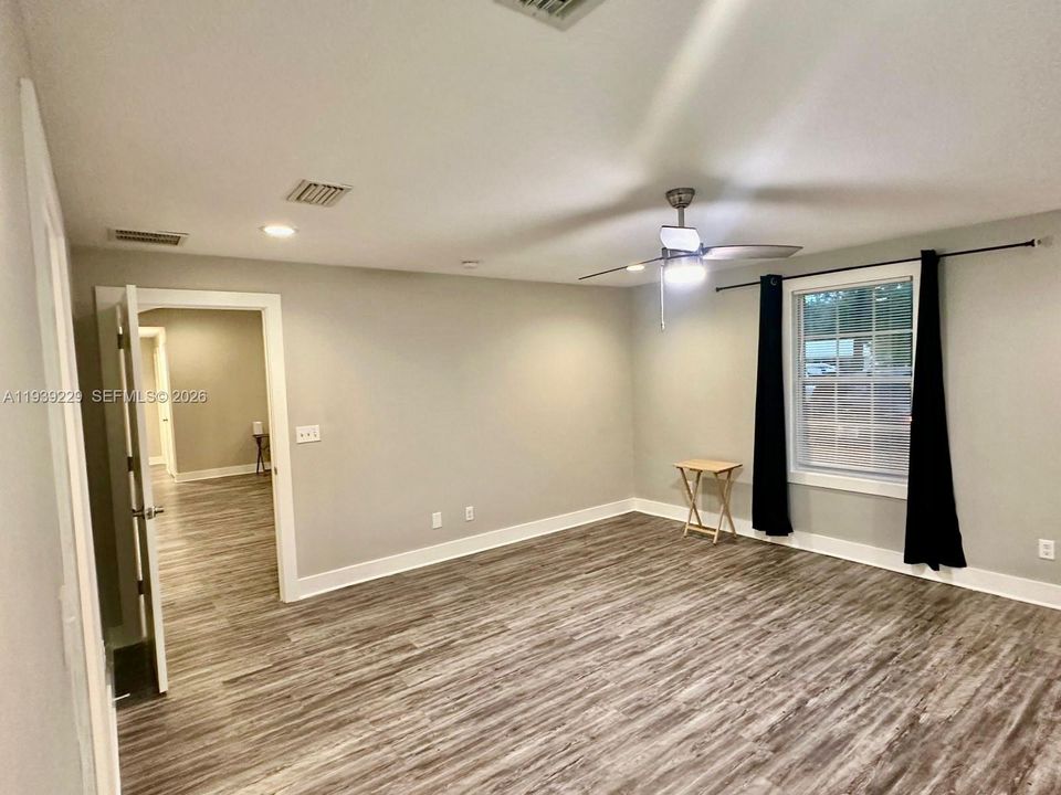 For Rent: $1,600 (3 beds, 2 baths, 1456 Square Feet)