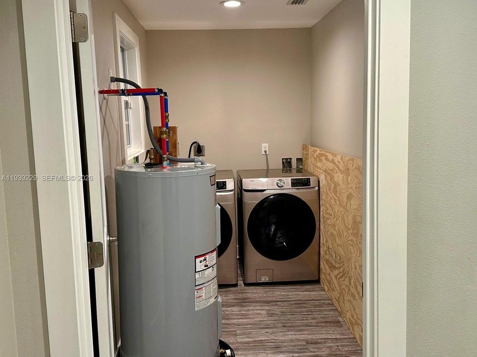 For Rent: $1,600 (3 beds, 2 baths, 1456 Square Feet)