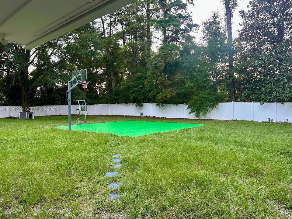 For Rent: $1,600 (3 beds, 2 baths, 1456 Square Feet)