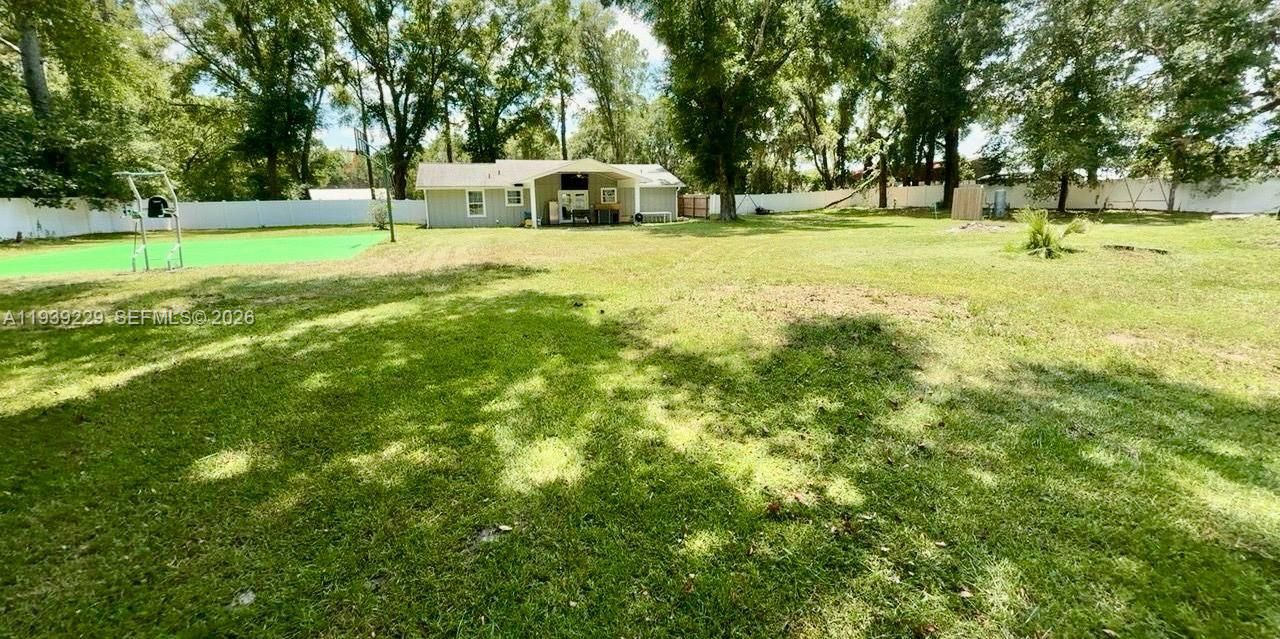 For Rent: $1,600 (3 beds, 2 baths, 1456 Square Feet)