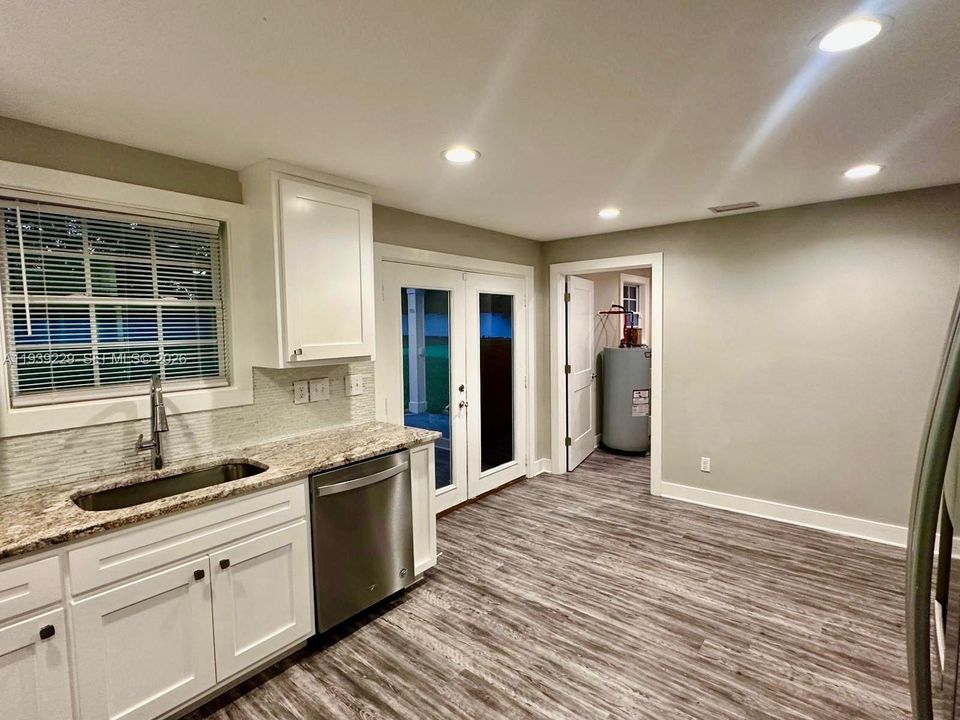 For Rent: $1,600 (3 beds, 2 baths, 1456 Square Feet)