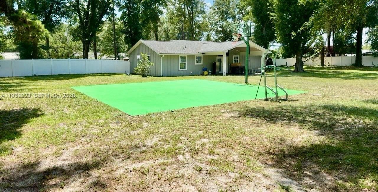 For Rent: $1,600 (3 beds, 2 baths, 1456 Square Feet)