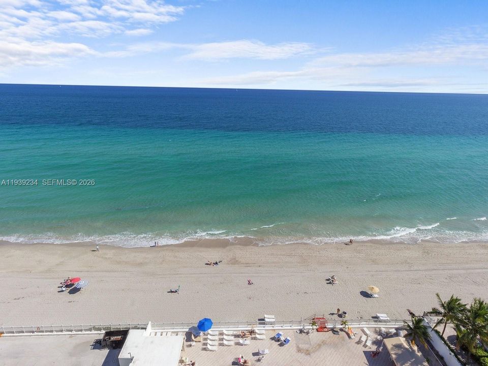 For Rent: $5,800 (2 beds, 2 baths, 1340 Square Feet)