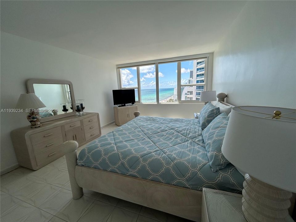 For Rent: $5,800 (2 beds, 2 baths, 1340 Square Feet)