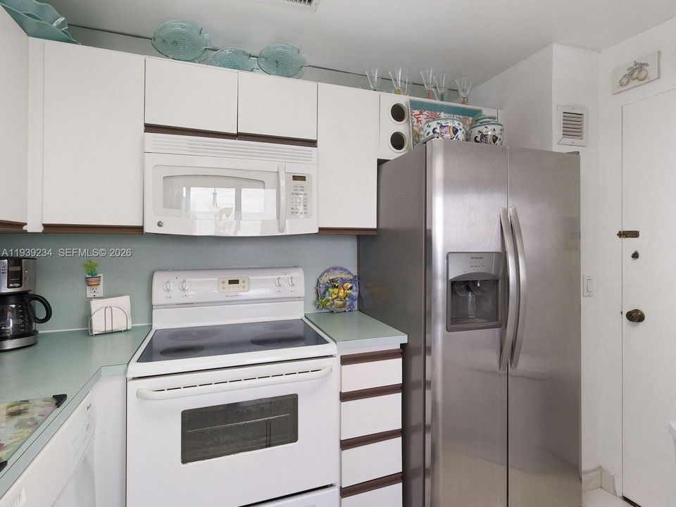 For Rent: $5,800 (2 beds, 2 baths, 1340 Square Feet)