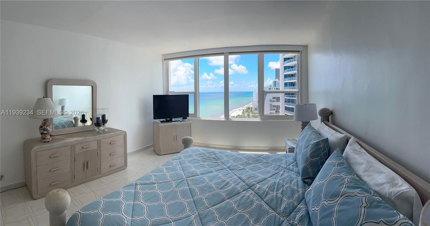 For Rent: $5,800 (2 beds, 2 baths, 1340 Square Feet)