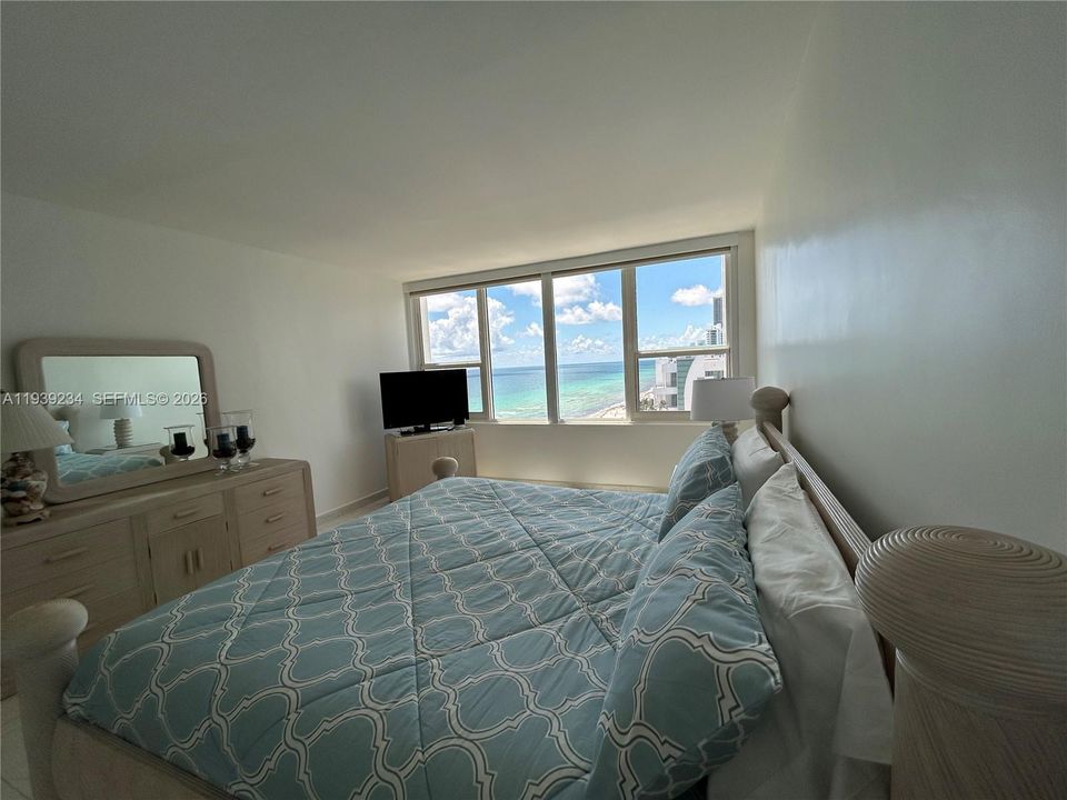 For Rent: $5,800 (2 beds, 2 baths, 1340 Square Feet)