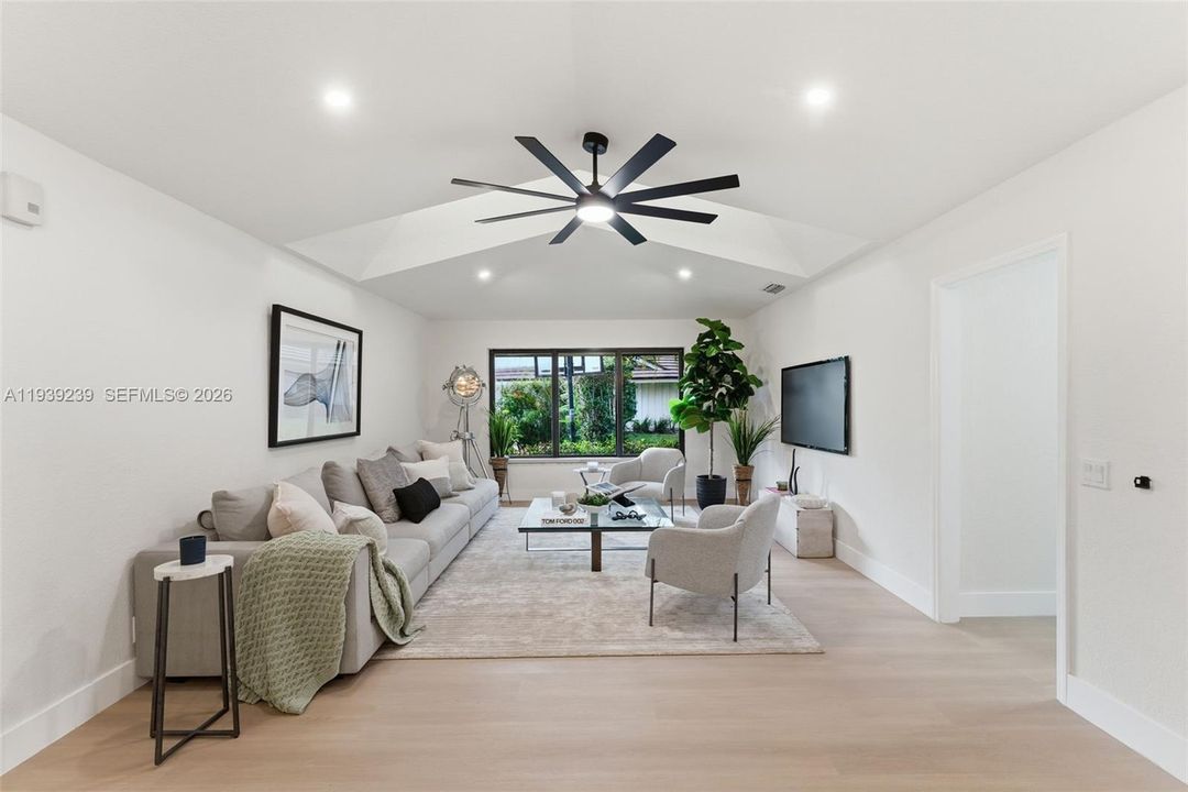 En Venta: $1,400,000 (4 camas, 2 baños, 2449 Pies cuadrados)