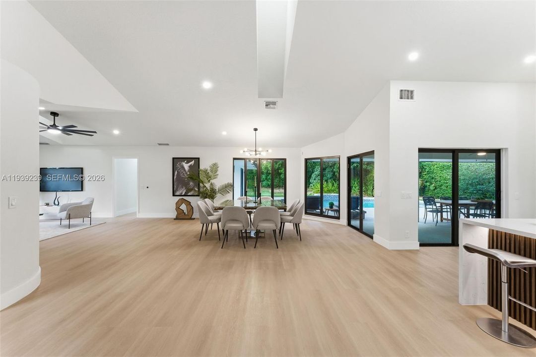 En Venta: $1,400,000 (4 camas, 2 baños, 2449 Pies cuadrados)