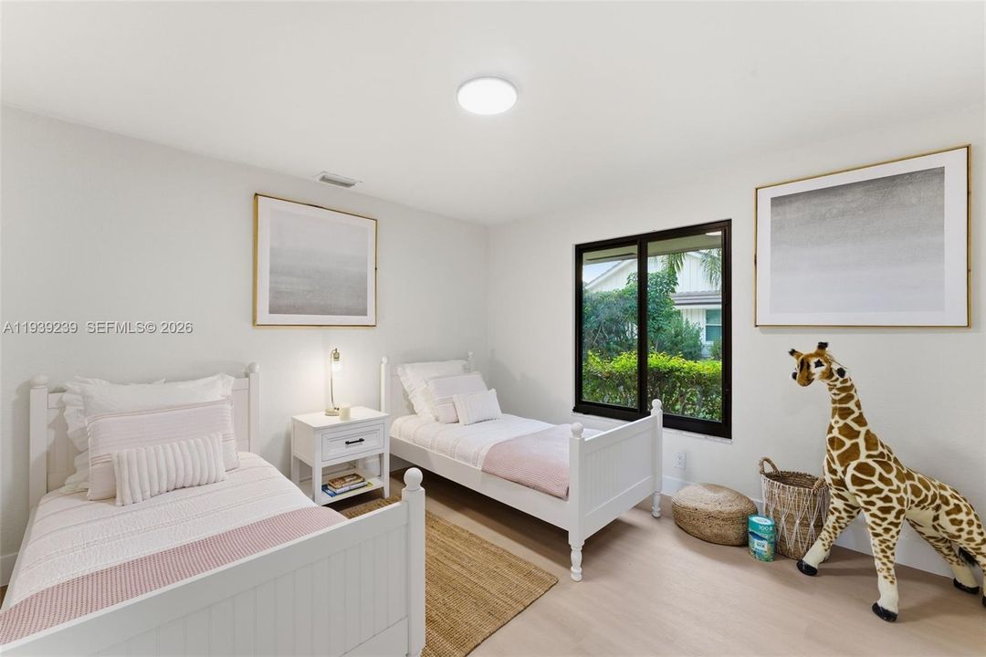 En Venta: $1,400,000 (4 camas, 2 baños, 2449 Pies cuadrados)