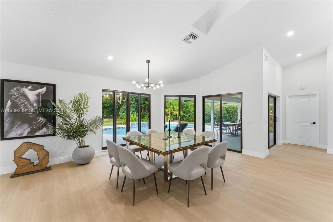 En Venta: $1,400,000 (4 camas, 2 baños, 2449 Pies cuadrados)