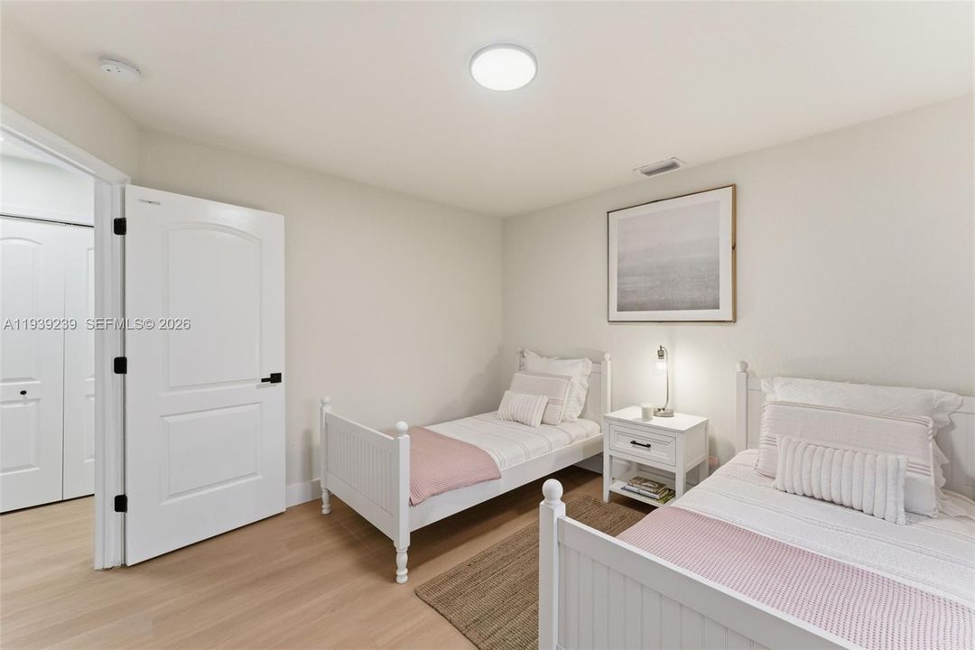 En Venta: $1,400,000 (4 camas, 2 baños, 2449 Pies cuadrados)