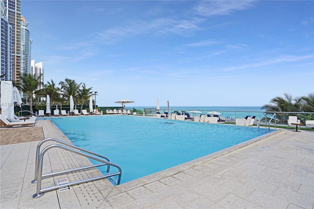 En Venta: $2,690,000 (2 camas, 3 baños, 2070 Pies cuadrados)